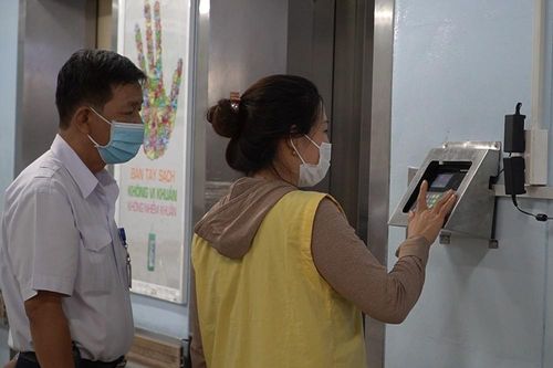 Bệnh viện Chợ Rẫy quản lý người nuôi bệnh bằng dấu vân tay