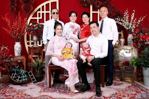 Bộ ảnh đầu xuân năm mới của gia đình nhạc sĩ Dương Khắc Linh