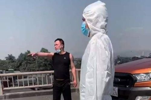 Đấm CSGT chảy máu mũi vì không được đi qua chốt kiểm dịch