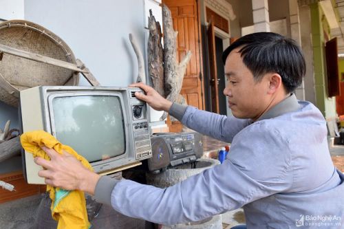 Thanh niên huyện lúa Nghệ An với 'bộ sưu tập' vật dụng, tiện nghi một thời của nhà nông