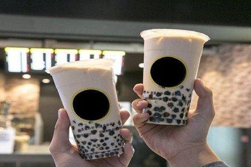 Bỏ thứ này vào cốc trà sữa để báo tin có thai, cô gái nhận kết đắng
