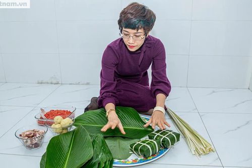 Tết vui của những bà mẹ công sở: Hào hứng gói bánh chưng
