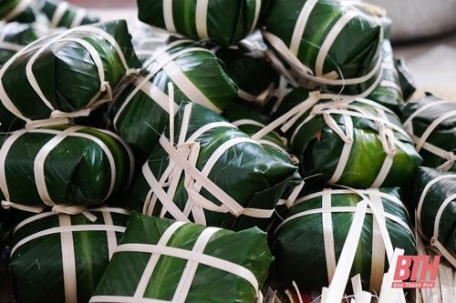 Các cơ sở làm bánh chưng tăng tốc phục vụ thị trường Tết