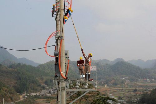 Gần 400 hộ dân ở Bá Thước vỡ òa niềm vui khi điện lưới Quốc gia về thôn bản đúng dịp tết