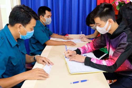 TP. Long Xuyên đồng loạt trao lệnh gọi công dân nhập ngũ