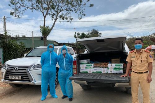 Công ty Bảo Hoàng và Công ty An Phúc Thịnh hỗ trợ nhiều nhu yếu phẩm cho vùng dịch
