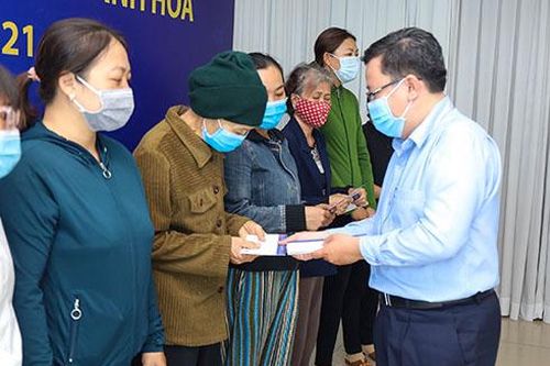 Ngân hàng BIDV Chi nhánh Khánh Hòa trao 220 suất quà Tết cho người nghèo
