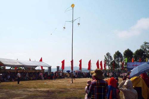Độc đáo nét đẹp văn hóa từ mâm cỗ tết của người Tày trên quê mới An Nhơn