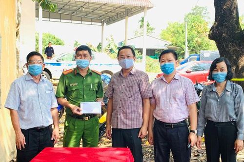 Lãnh đạo huyện Đạ Tẻh thăm, chúc tết các cơ quan, đơn vị