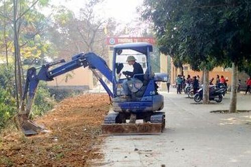 Hỗ trợ 60 triệu đồng xây dựng cổng trường Tiểu học Tiên Phú