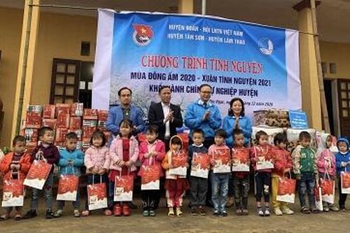 Sôi nổi chương trình thanh niên tình nguyện mùa đông