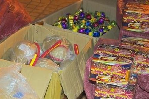 Găm súng đi chở 2,3 tạ pháo