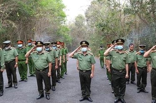 Dâng hương tri ân anh hùng, liệt sỹ Đoàn U70 và Ban An ninh Tây Ninh