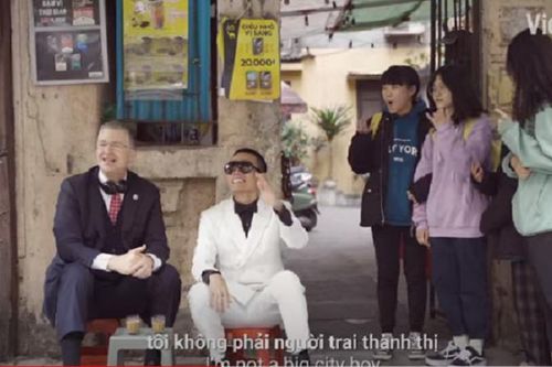 Đại sứ Mỹ gây 'sốt' khi chúc Tết bằng rap Việt