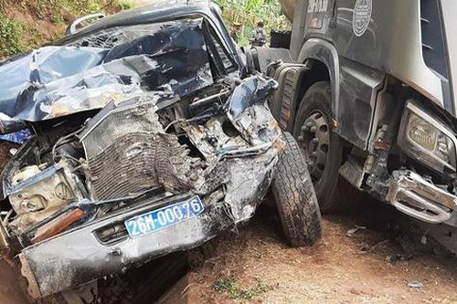 Nguyên nhân ban đầu vụ ô tô biển xanh va chạm xe bồn khiến 5 người thương vong