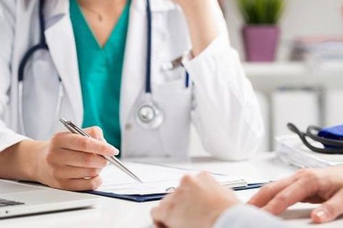 Nếu 1 trong 10 dấu hiệu này bỗng xuất hiện trên cơ thể thì bạn cần đi khám gan ngay