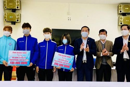 Quảng Ninh: Trao thưởng 300 triệu đồng cho 2 đội bóng đá nữ