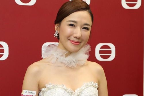 Cựu hoa đán TVB Lý Thi Hoa được bạn trai cầu hôn