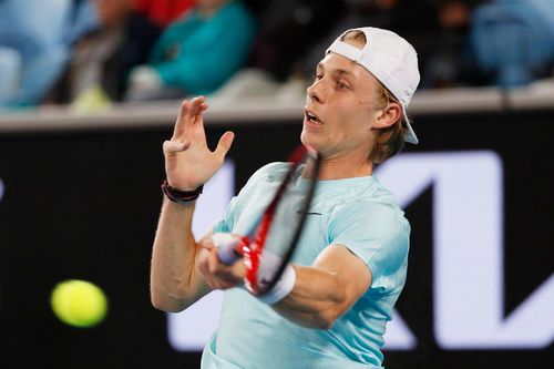 Tay vợt bị cấm đi tiểu tại Australian Open