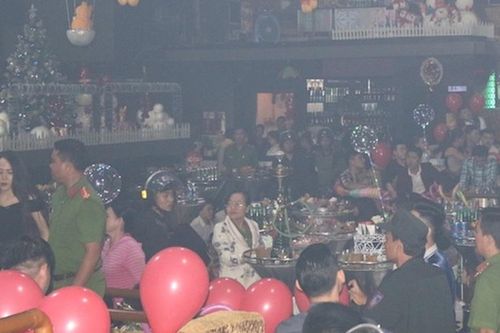 Cần Thơ đóng cửa quán bar, massage
