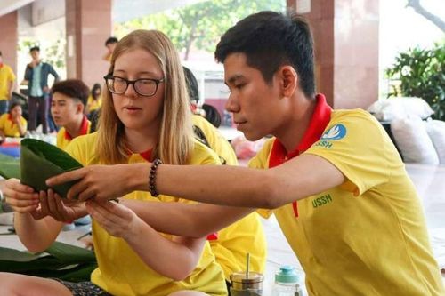 Hàng trăm du học sinh không về nước vì Covid-19