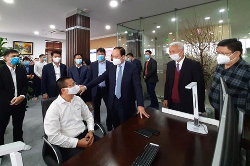 Chủ tịch HĐND TP Nguyễn Ngọc Tuấn thăm hỏi, động viên các đơn vị làm nhiệm vụ trực Tết