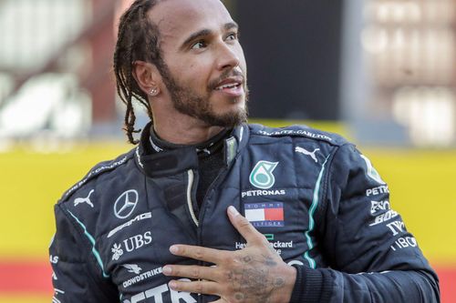 Lewis Hamilton gia hạn hợp đồng với Mercedes