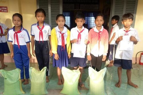 Tết nghĩa tình với học sinh vùng đồng bào dân tộc