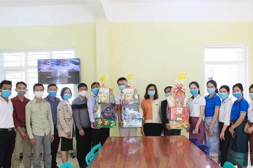 Lưu học sinh nhiều xúc cảm lần đầu đón Tết tại Việt Nam