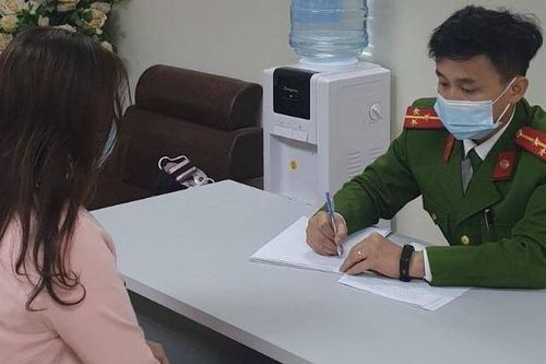 Nữ giám đốc tặng quà Tết bằng pháo hoa nổ