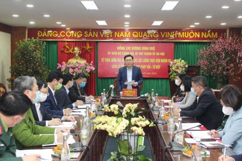 Bí thư Thành ủy Hà Nội động viên các lực lượng làm nhiệm vụ tại khu cách ly Pháp Vân – Tứ Hiệp