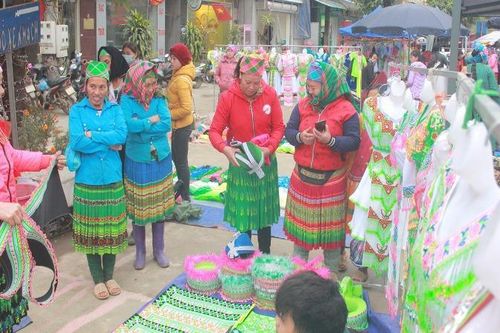 Chợ Tết vùng cao