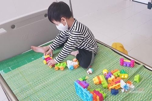 13 bệnh nhi Covid-19 ở BV dã chiến số 2, bé nhỏ nhất 21 ngày tuổi