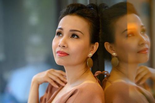 Cẩm Ly: 'Tôi từng nghĩ giải nghệ vì bệnh chữa mãi không khỏi!'