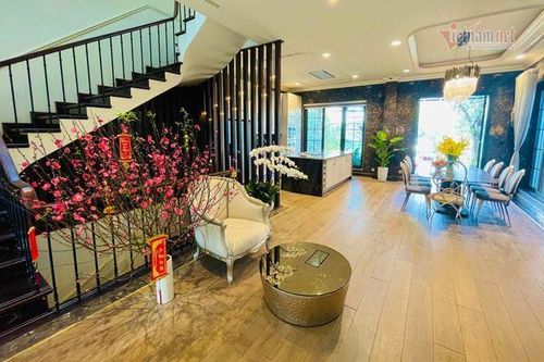 Biệt thự triệu đô ngập hoa ngày Tết của diễn viên Lã Thanh Huyền