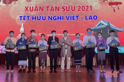 Ấm áp nghĩa tình với 'Tết hữu nghị Việt - Lào' tại Hà Tĩnh