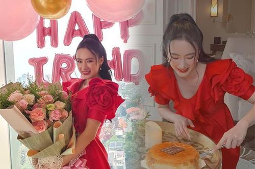 Angela Phương Trinh diện váy đỏ rực mừng tuổi mới