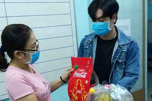Thăm, tặng quà Tết cho người nghèo và thanh niên chuẩn bị lên đường làm nghĩa vụ quân sự