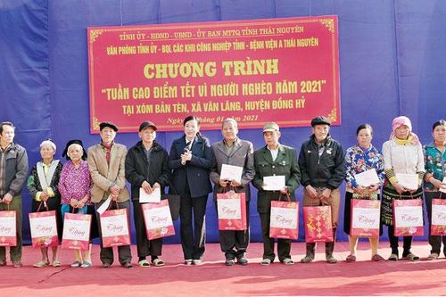 Lo Tết cho người nghèo, gia đình chính sách