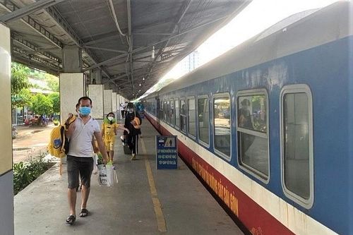 Vé tàu Tết còn nhiều, hành khách có thể dễ dàng mua qua mạng