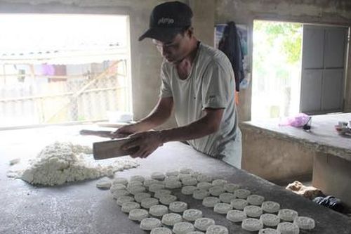 Làng nghề bánh in nhộn nhịp vào Tết