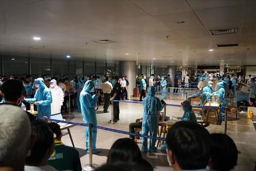 TP.HCM ghi nhận thêm 2 ca nghi mắc COVID-19 mới liên quan sân bay Tân Sơn Nhất