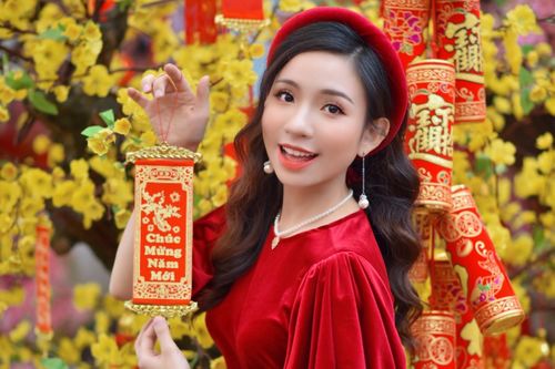 Nghiêm Hoàng Diễm Anh đẹp rạng ngời với áo dài cách tân