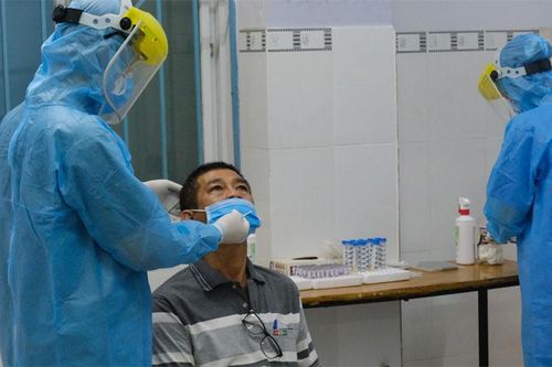 Thêm 2 trường hợp nghi nhiễm Covid-19 liên quan ổ dịch sân bay Tân Sơn Nhất