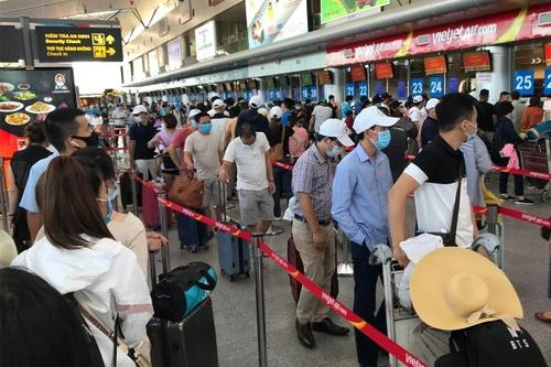 Bác bỏ thông tin 'Nguy cơ đóng cửa sân bay Nội Bài vì nhân viên tiếp xúc ca nhiễm COVID-19'