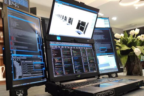 Siêu laptop có 7 màn hình, nặng gần 12 kg