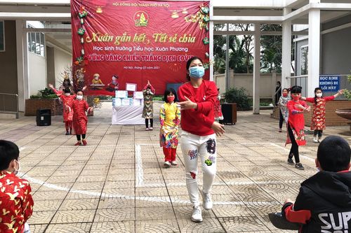 Tết khó quên của các 'chiến binh nhí' Tiểu học Xuân Phương