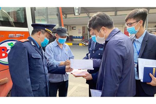 Xe nhiều, hành khách ít