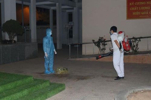 28 học sinh và phụ huynh trường Tiểu học Xuân Phương được về nhà đón Tết