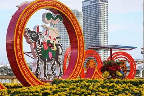 Đà Nẵng rực rỡ sắc xuân chào năm mới